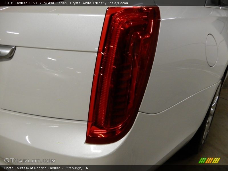Crystal White Tricoat / Shale/Cocoa 2016 Cadillac XTS Luxury AWD Sedan