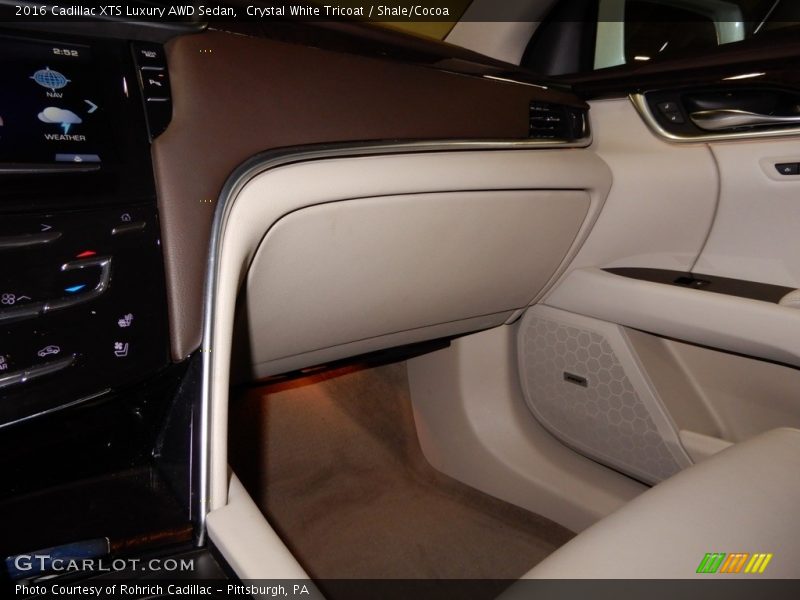 Crystal White Tricoat / Shale/Cocoa 2016 Cadillac XTS Luxury AWD Sedan