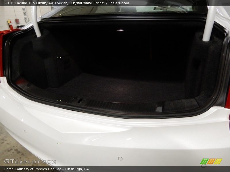 Crystal White Tricoat / Shale/Cocoa 2016 Cadillac XTS Luxury AWD Sedan