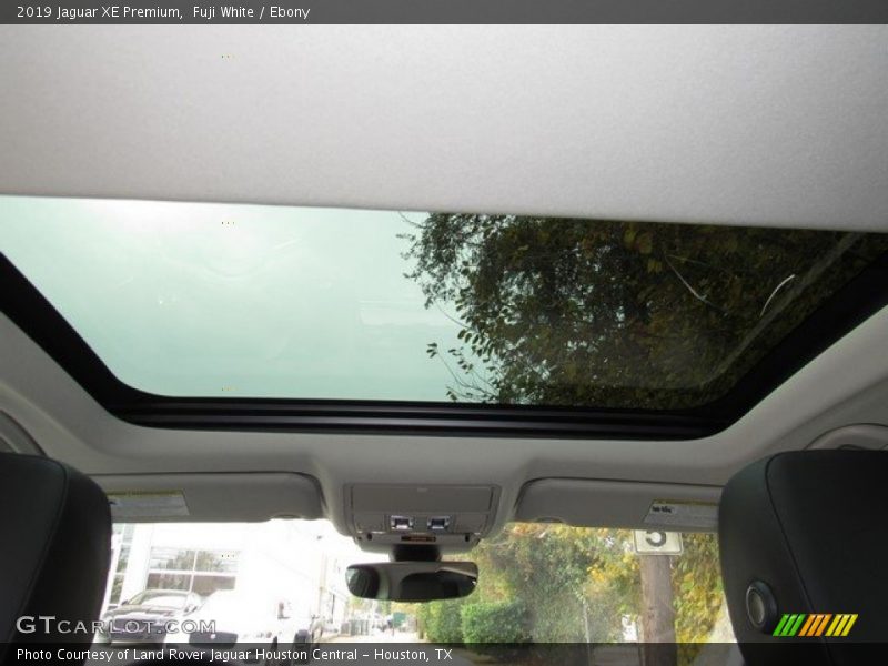 Sunroof of 2019 XE Premium