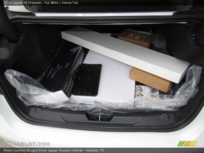  2019 XE Premium Trunk