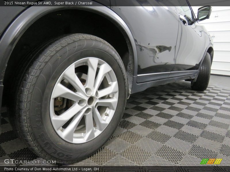 Super Black / Charcoal 2015 Nissan Rogue SV AWD