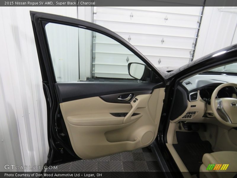 Super Black / Charcoal 2015 Nissan Rogue SV AWD