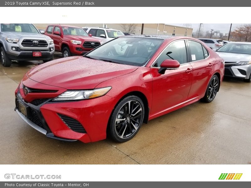 Front 3/4 View of 2019 Camry XSE