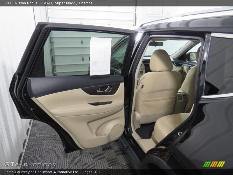 Super Black / Charcoal 2015 Nissan Rogue SV AWD