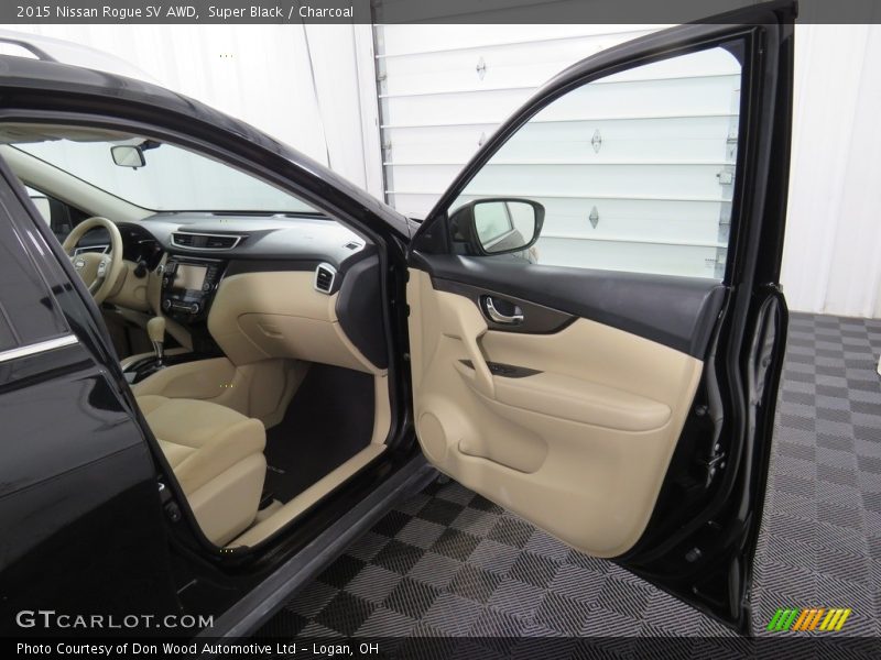 Super Black / Charcoal 2015 Nissan Rogue SV AWD
