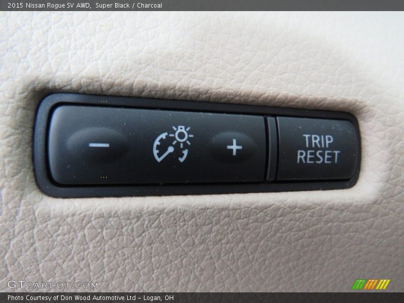 Super Black / Charcoal 2015 Nissan Rogue SV AWD