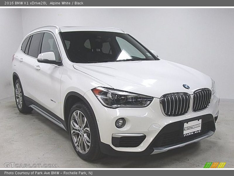 Alpine White / Black 2016 BMW X1 xDrive28i