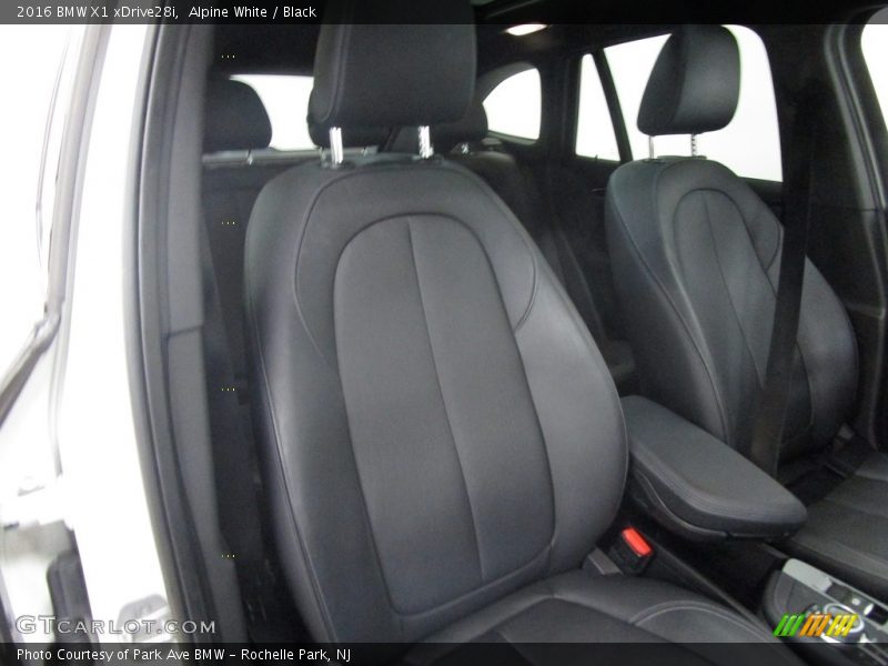 Alpine White / Black 2016 BMW X1 xDrive28i