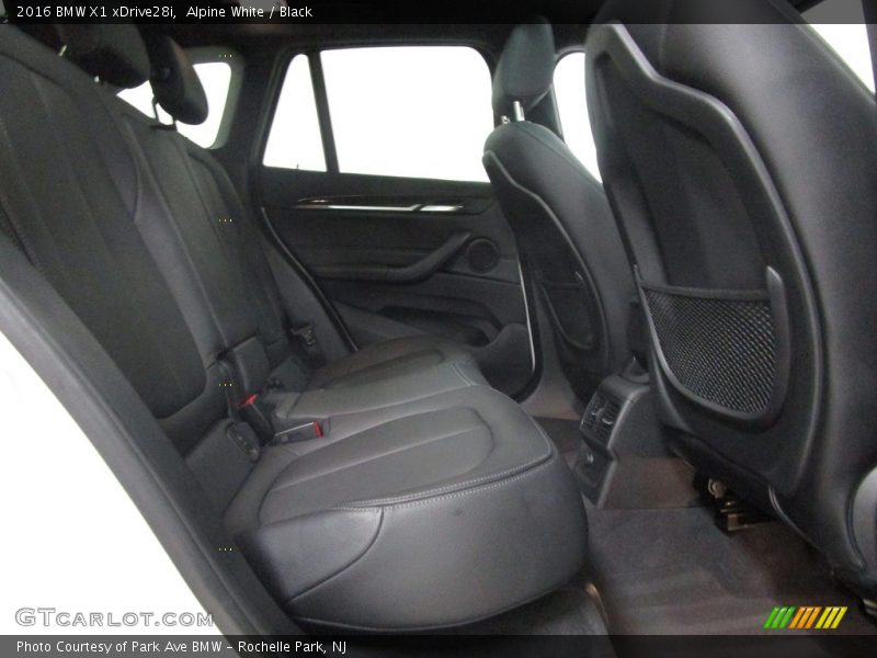 Alpine White / Black 2016 BMW X1 xDrive28i