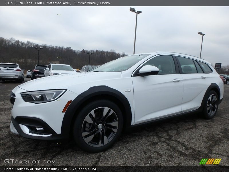 Front 3/4 View of 2019 Regal TourX Preferred AWD