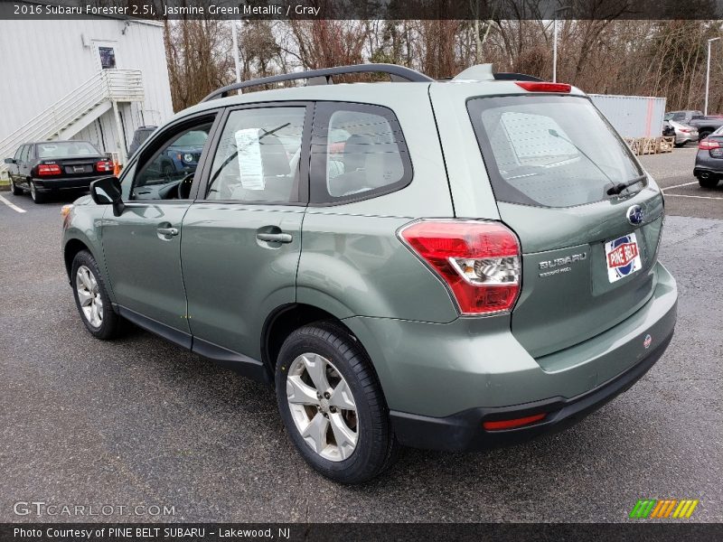 Jasmine Green Metallic / Gray 2016 Subaru Forester 2.5i