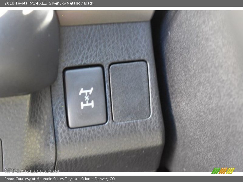 Silver Sky Metallic / Black 2018 Toyota RAV4 XLE