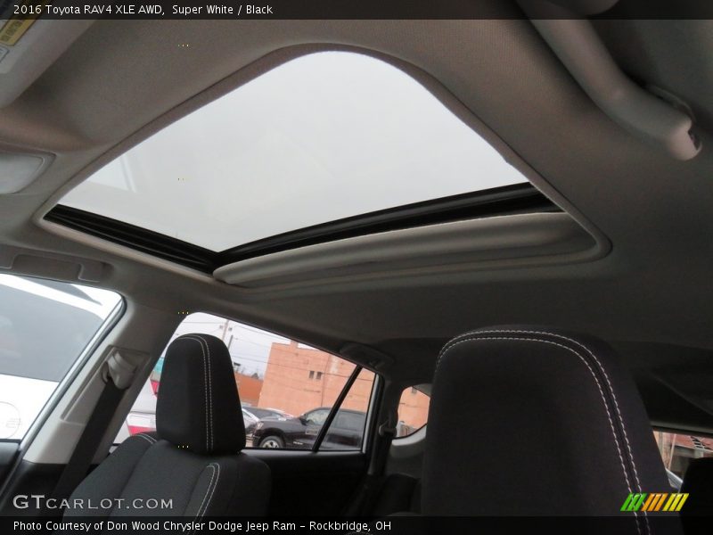 Super White / Black 2016 Toyota RAV4 XLE AWD