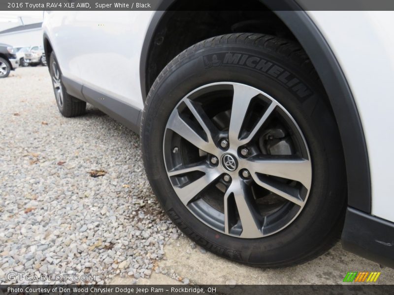 Super White / Black 2016 Toyota RAV4 XLE AWD