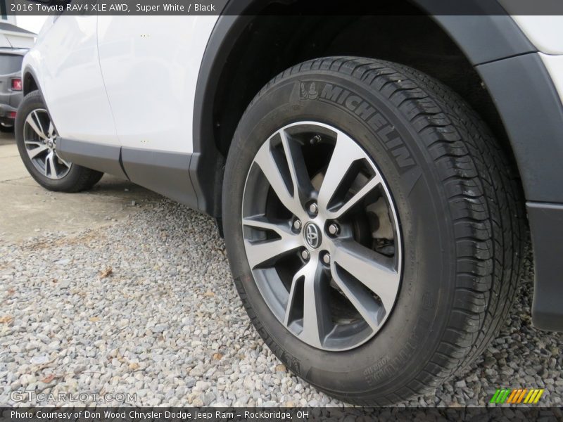 Super White / Black 2016 Toyota RAV4 XLE AWD