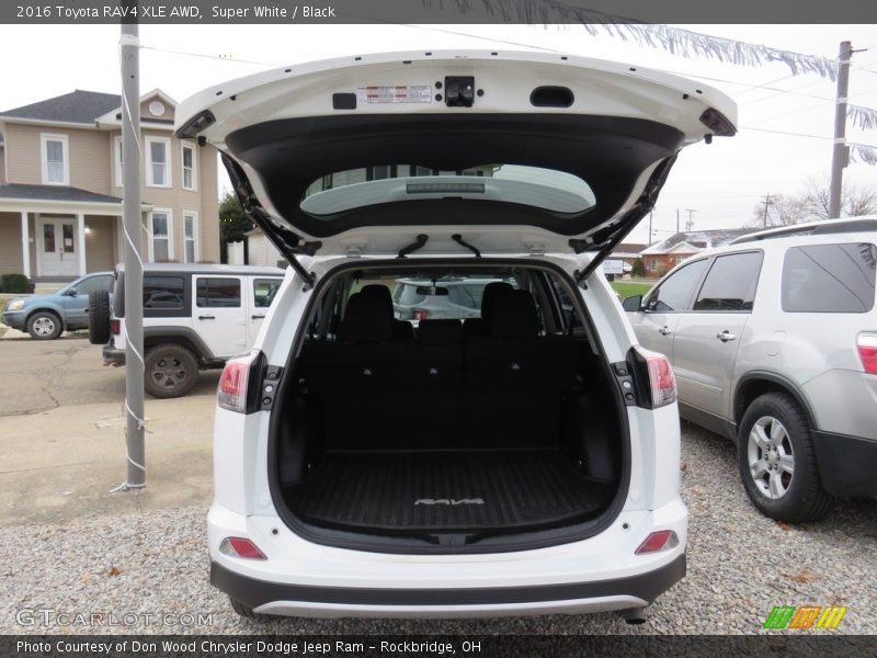 Super White / Black 2016 Toyota RAV4 XLE AWD