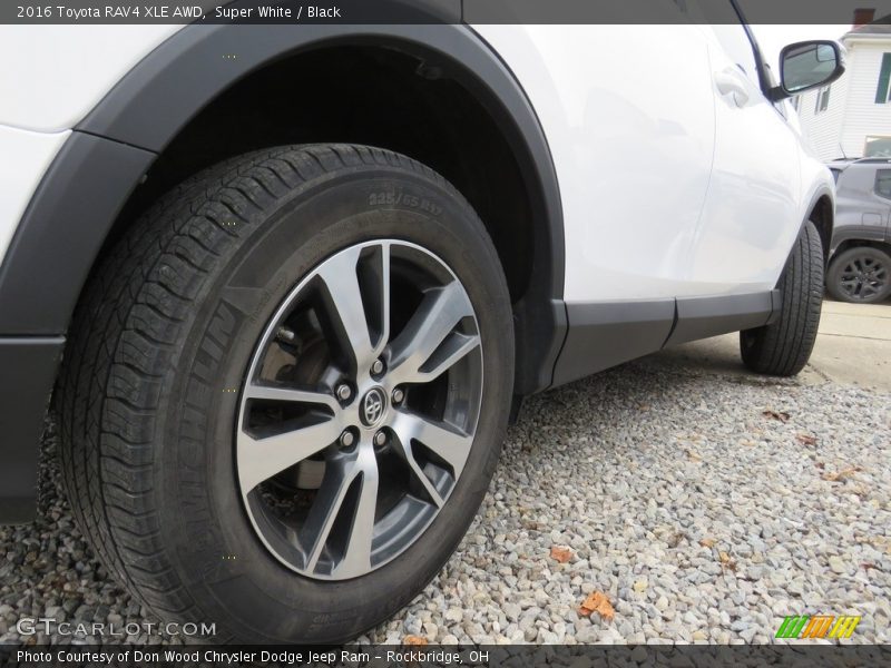 Super White / Black 2016 Toyota RAV4 XLE AWD