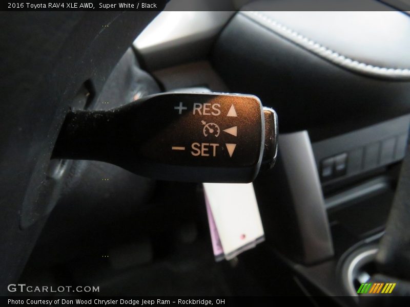 Super White / Black 2016 Toyota RAV4 XLE AWD