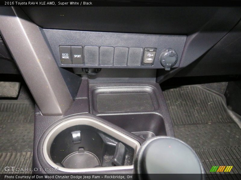 Super White / Black 2016 Toyota RAV4 XLE AWD