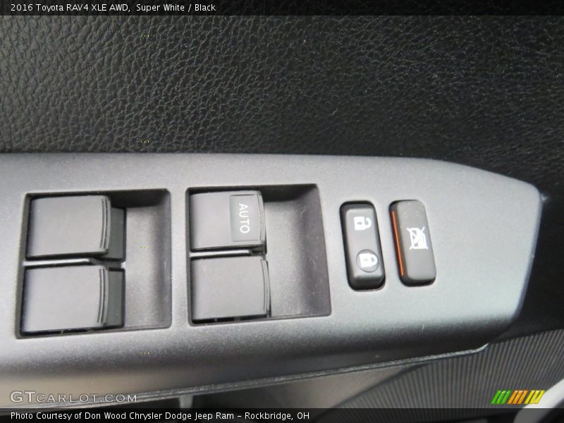 Super White / Black 2016 Toyota RAV4 XLE AWD