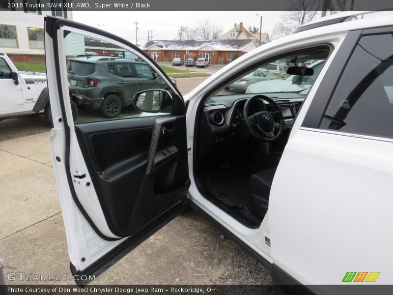 Super White / Black 2016 Toyota RAV4 XLE AWD