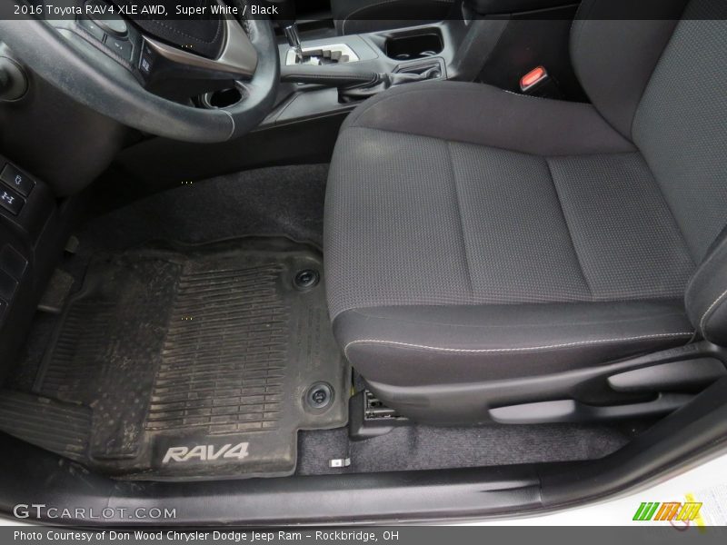 Super White / Black 2016 Toyota RAV4 XLE AWD