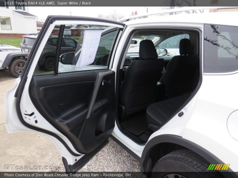 Super White / Black 2016 Toyota RAV4 XLE AWD