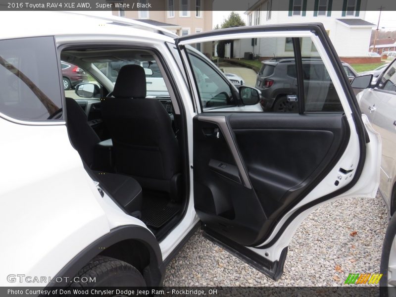 Super White / Black 2016 Toyota RAV4 XLE AWD