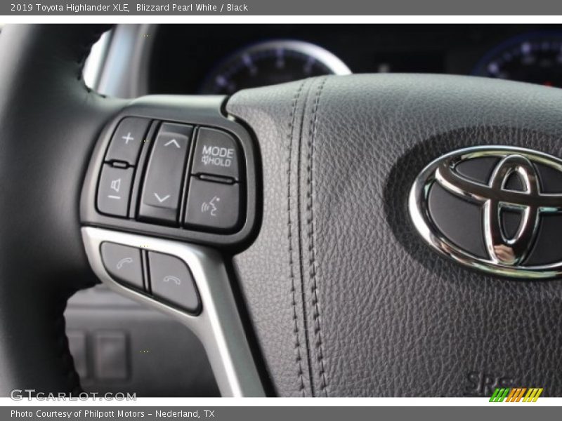 Blizzard Pearl White / Black 2019 Toyota Highlander XLE