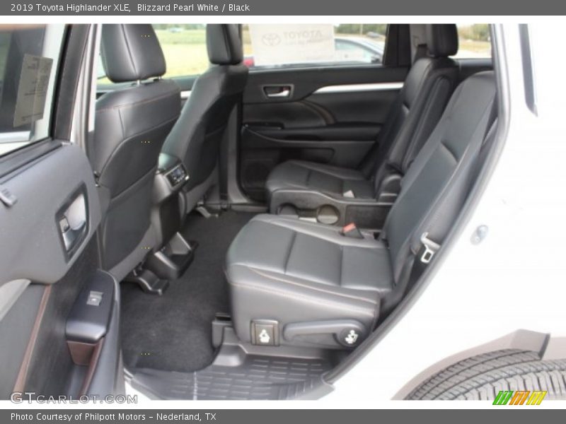 Blizzard Pearl White / Black 2019 Toyota Highlander XLE