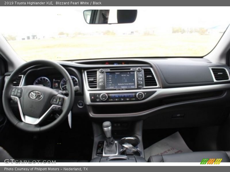Blizzard Pearl White / Black 2019 Toyota Highlander XLE