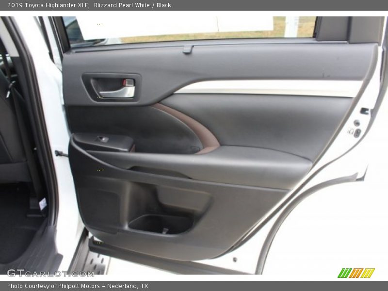 Blizzard Pearl White / Black 2019 Toyota Highlander XLE