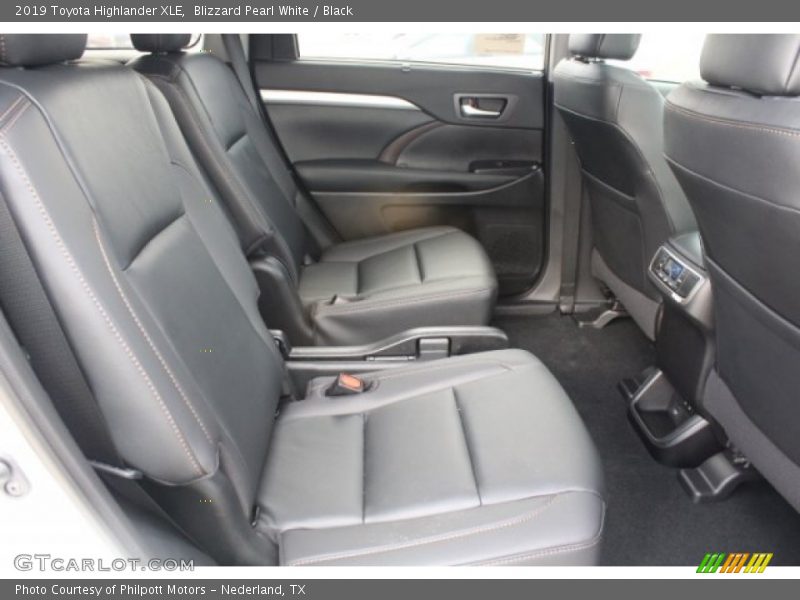 Blizzard Pearl White / Black 2019 Toyota Highlander XLE
