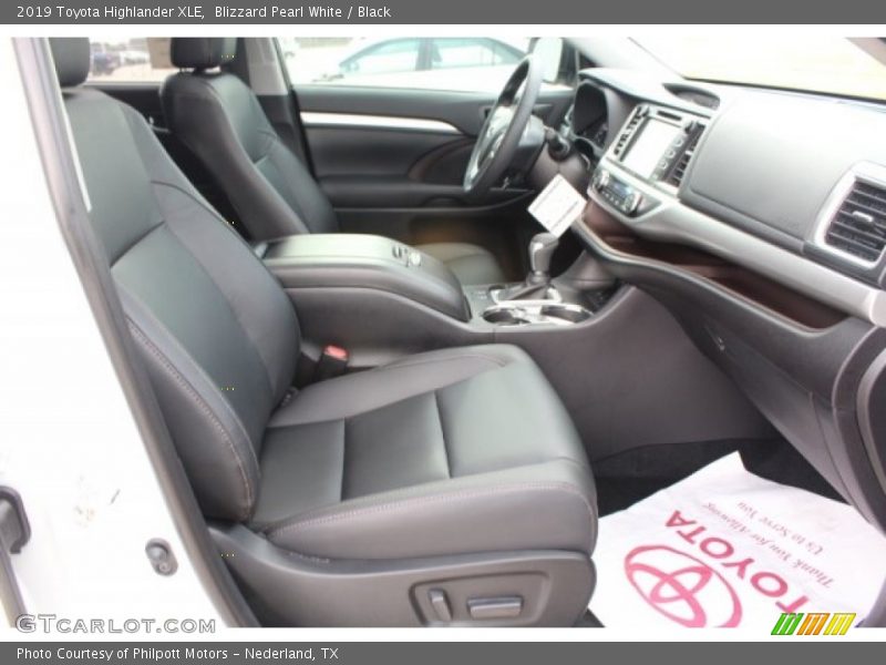 Blizzard Pearl White / Black 2019 Toyota Highlander XLE
