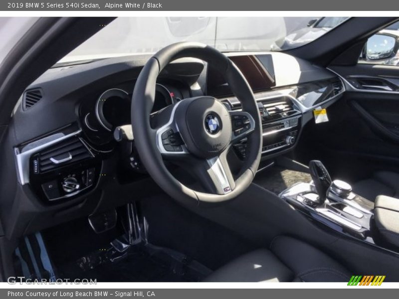 Alpine White / Black 2019 BMW 5 Series 540i Sedan