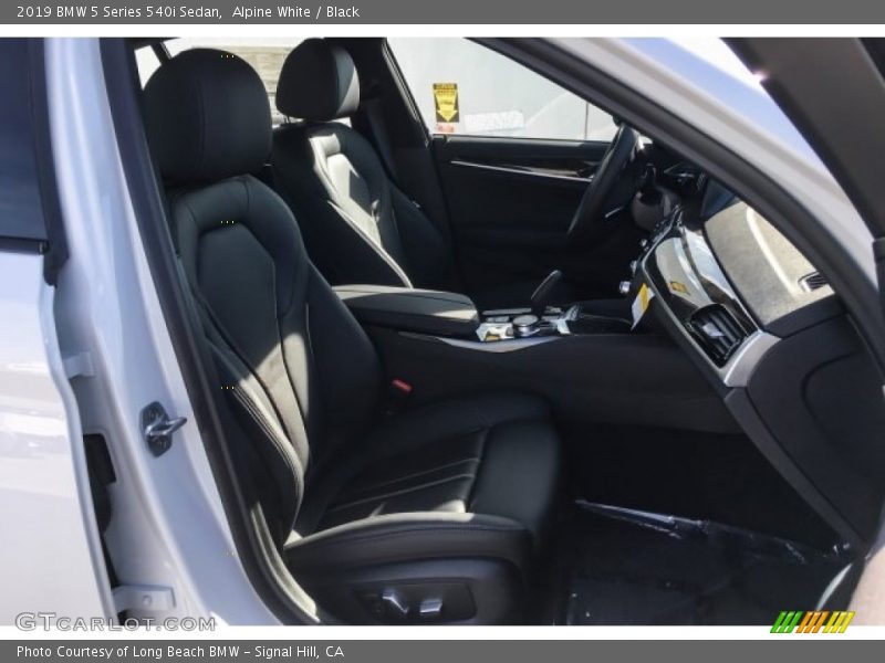 Alpine White / Black 2019 BMW 5 Series 540i Sedan