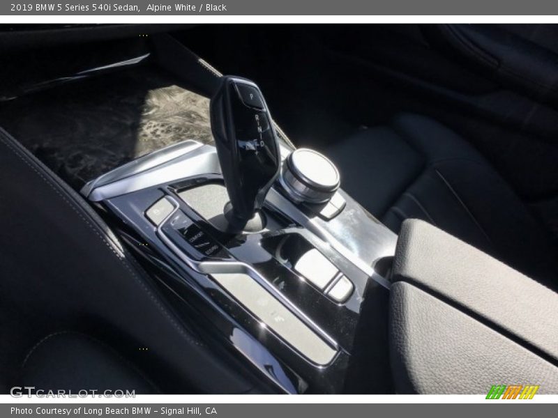 Alpine White / Black 2019 BMW 5 Series 540i Sedan