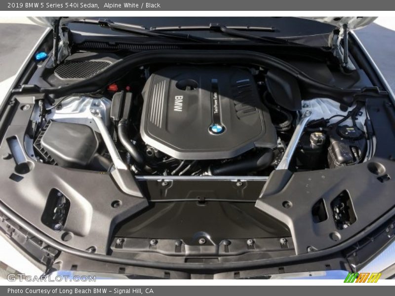 Alpine White / Black 2019 BMW 5 Series 540i Sedan