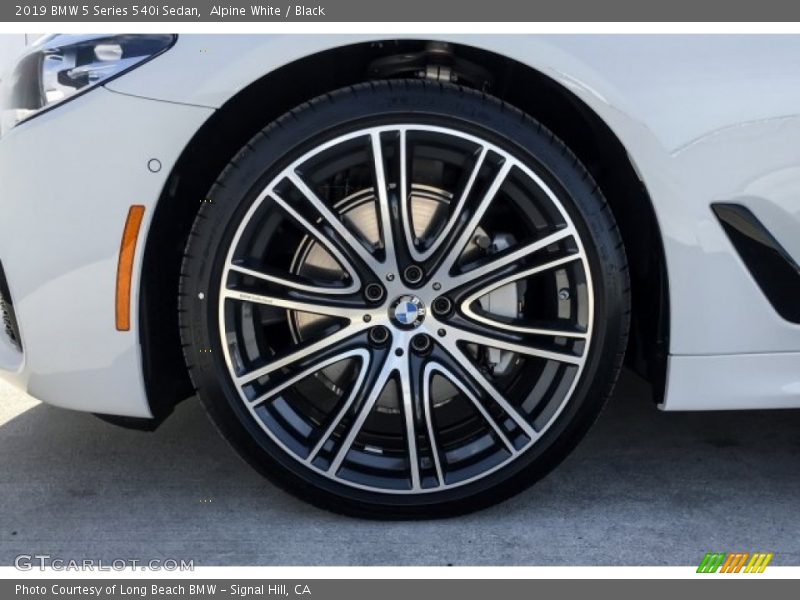Alpine White / Black 2019 BMW 5 Series 540i Sedan