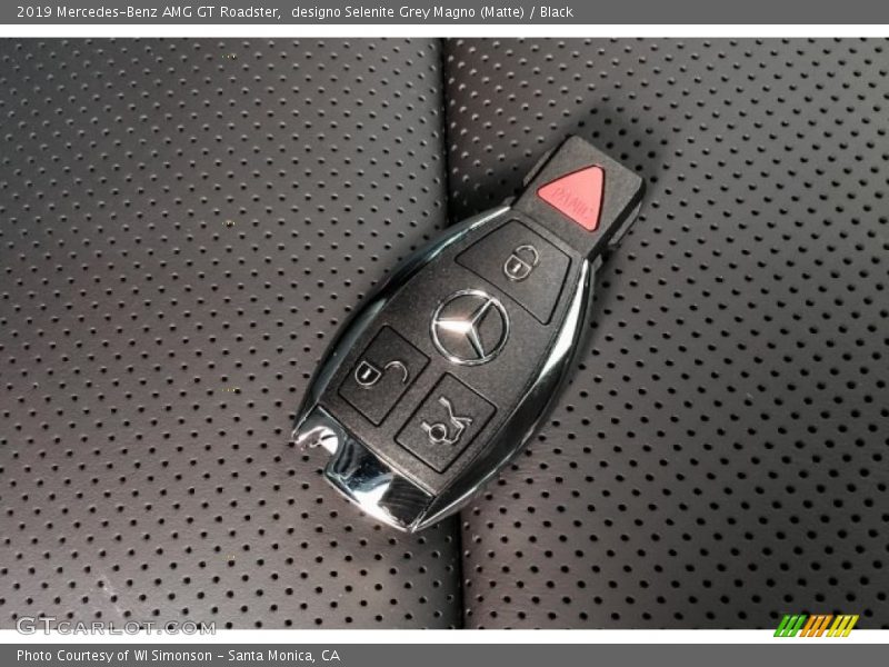 Keys of 2019 AMG GT Roadster