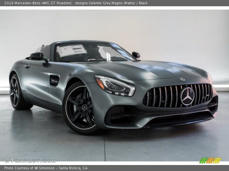 Front 3/4 View of 2019 AMG GT Roadster