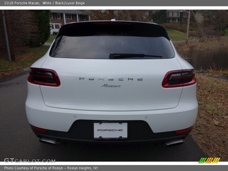 White / Black/Luxor Beige 2018 Porsche Macan