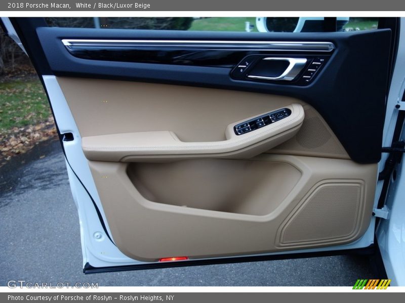 White / Black/Luxor Beige 2018 Porsche Macan