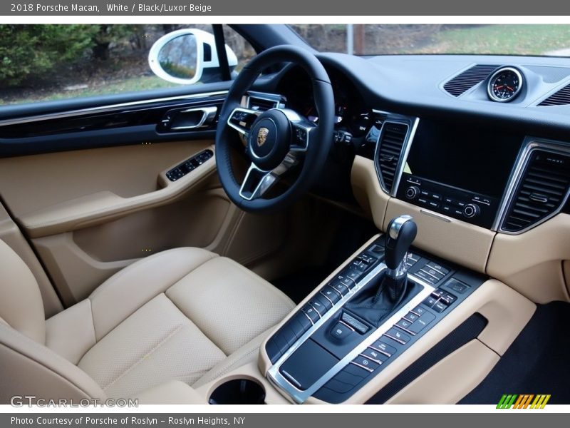 White / Black/Luxor Beige 2018 Porsche Macan