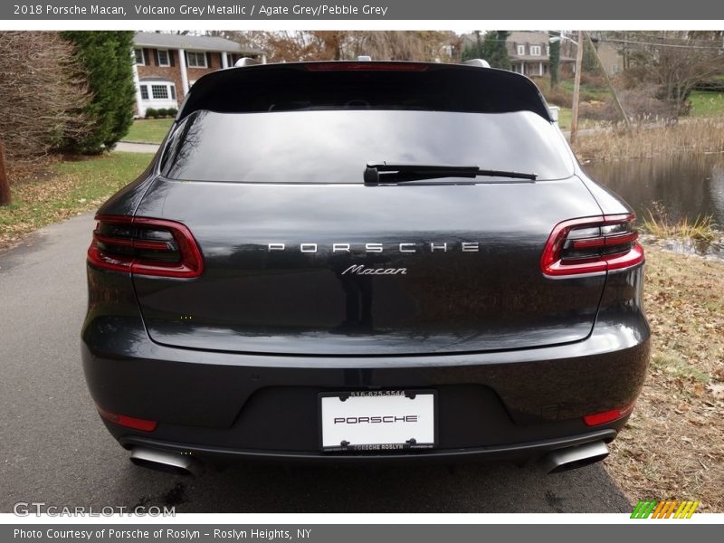 Volcano Grey Metallic / Agate Grey/Pebble Grey 2018 Porsche Macan