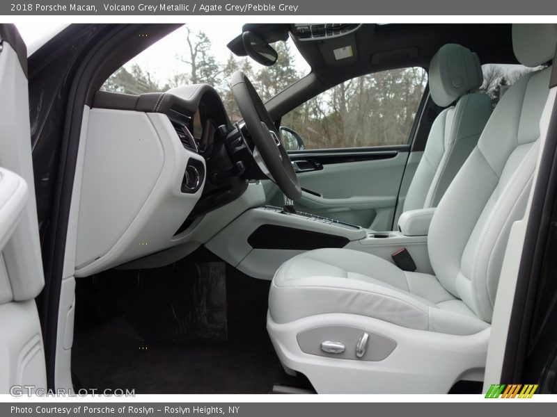  2018 Macan  Agate Grey/Pebble Grey Interior