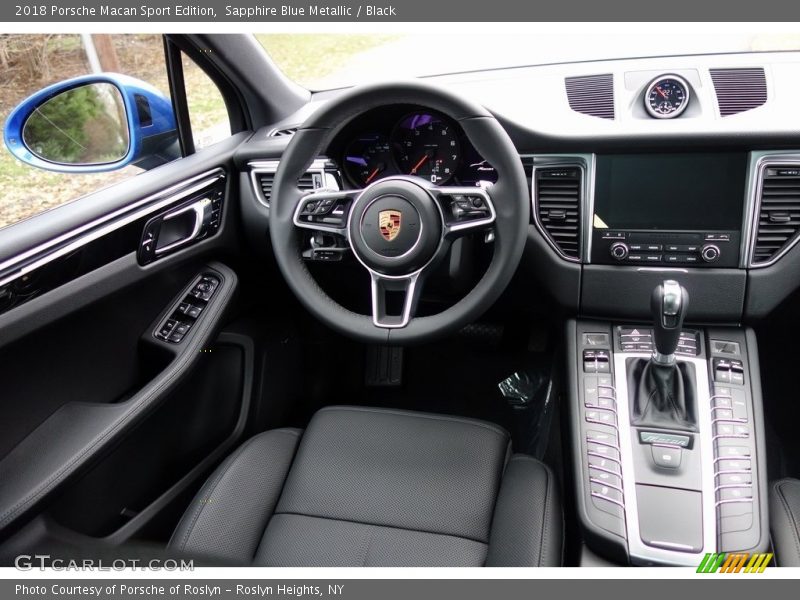 Dashboard of 2018 Macan Sport Edition