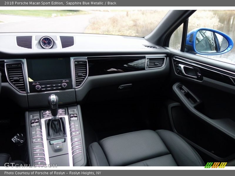 Dashboard of 2018 Macan Sport Edition