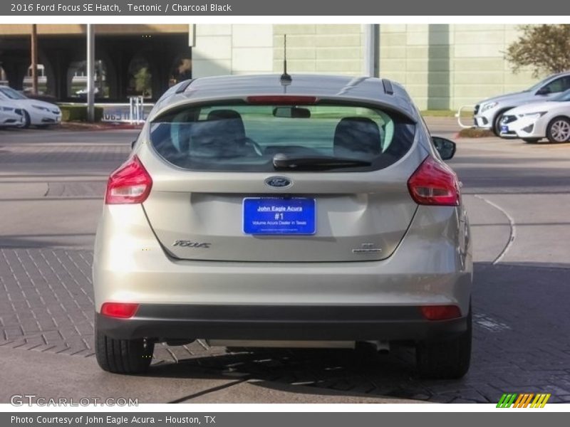 Tectonic / Charcoal Black 2016 Ford Focus SE Hatch